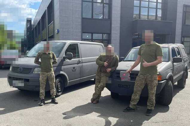 Favbet Foundation передал защитникам Бахмута пикап, микроавтобус и два тепловизора