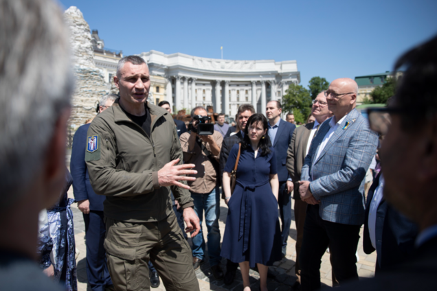 Кличко з дипломатами відкрили на Михайлівській площі фотовиставку 'Київ. Незламне серце Європи'