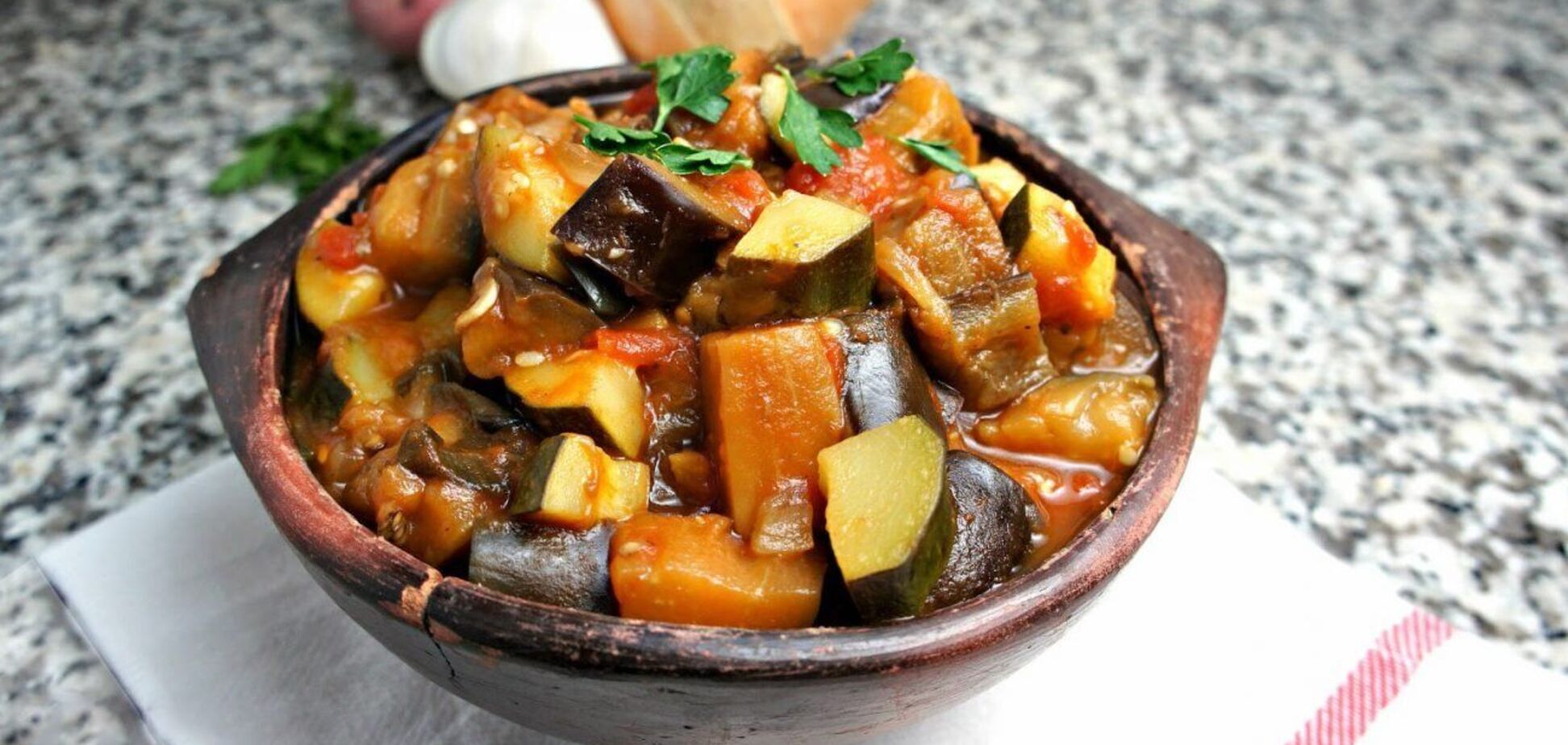 Овощное рагу из баклажанов и кабачков: что сделает блюдо нежным и ароматным