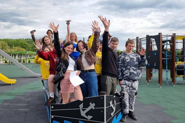 Фонд Рината Ахметова открыл регистрацию детей на летние смены 'Блогер Кэмп'