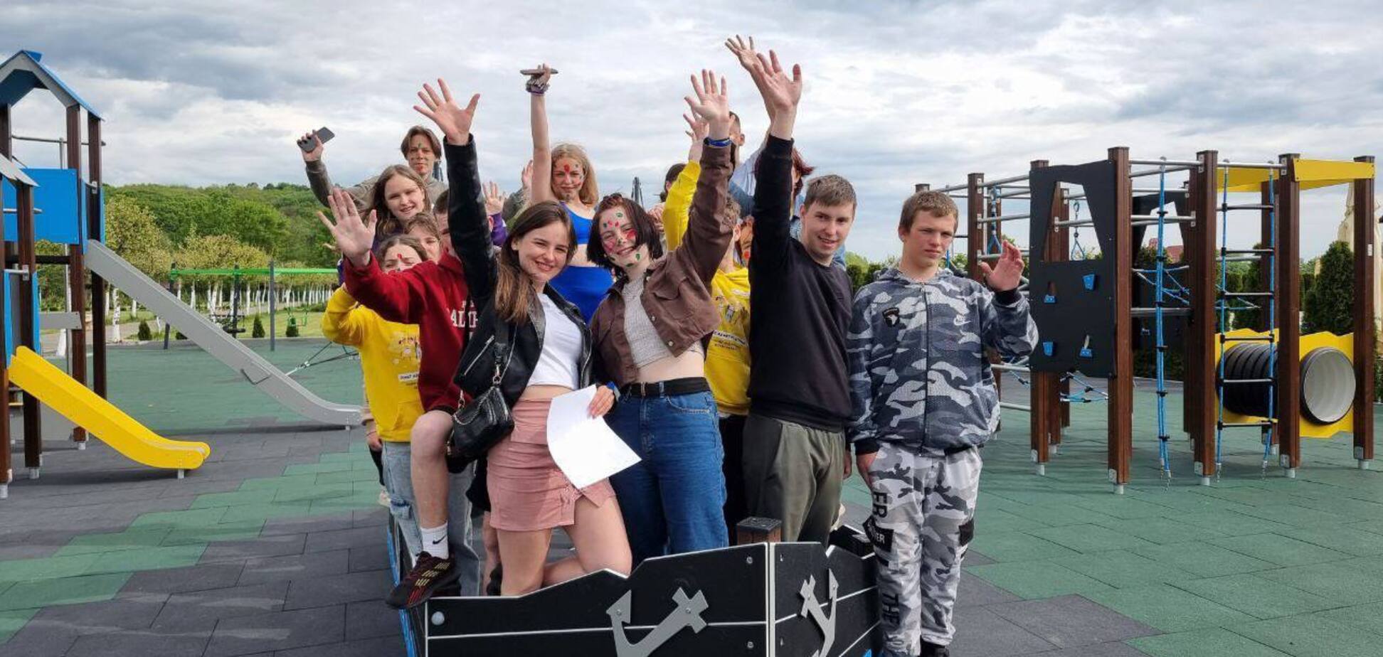 Фонд Ріната Ахметова відкрив реєстрацію дітей на літні зміни 'Блогер Кемп'