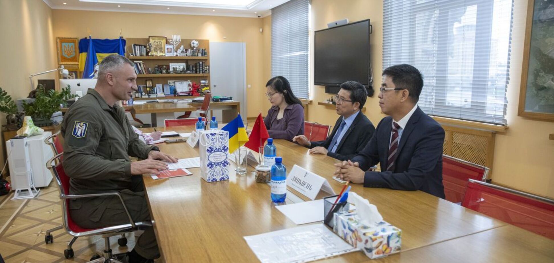 Кличко зустрівся з Надзвичайним і Повноважним Послом Китаю в Україні: обговорили співробітництво на міжрегіональному рівні