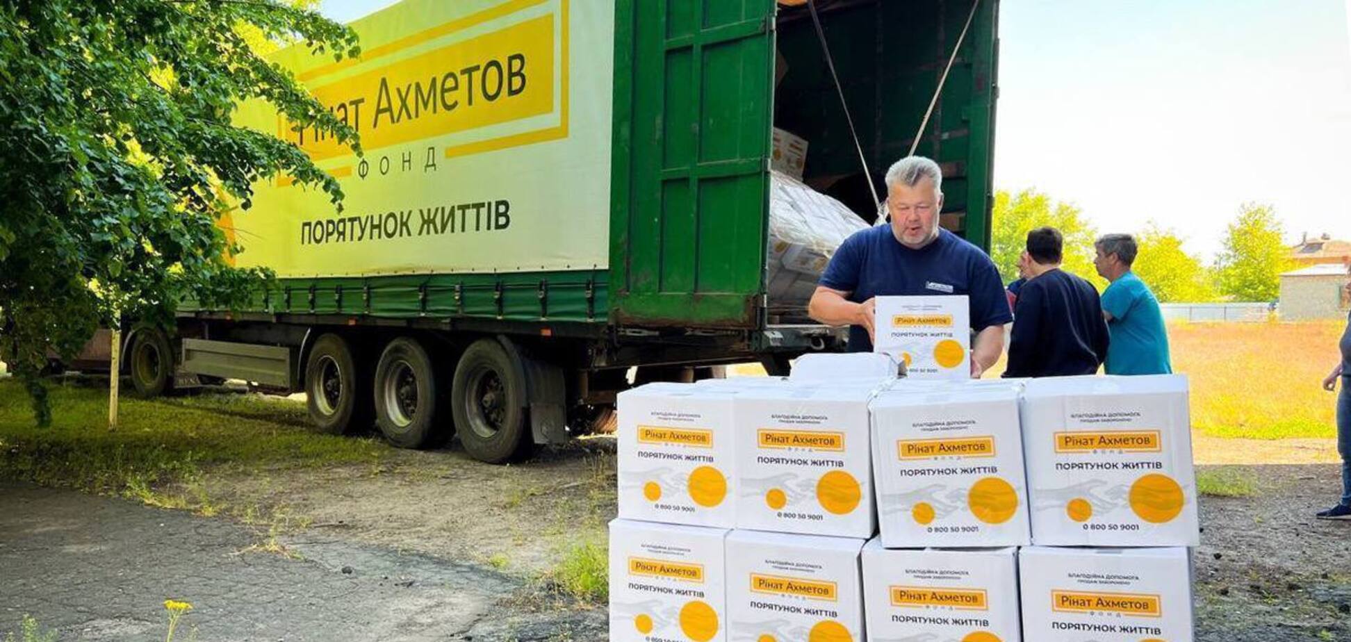 В Києві переселенці з Донеччини отримують гуманітарну допомогу від Фонду Ріната Ахметова