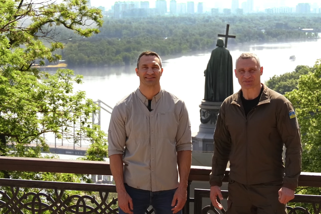'Столица залечит раны и еще больше расцветет!': братья Кличко поздравили киевлян и всех украинцев с Днем Киева. Видео