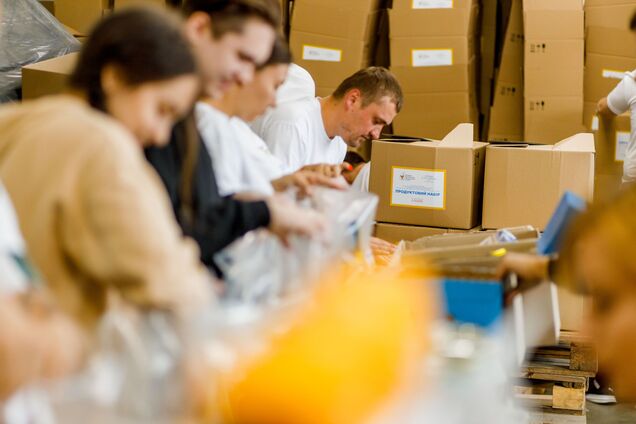 1,6 млн кг продуктів для родин: компанія McDonald’s продовжує постачати продуктові набори постраждалим українцям