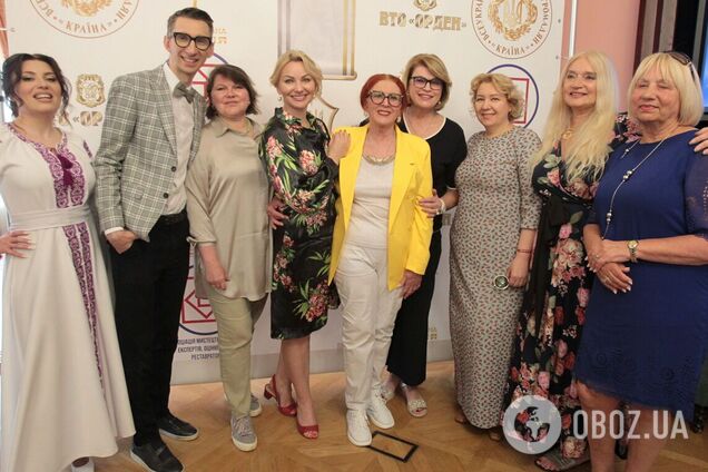 Генерал-майор Сумрак у Києві вручив цивільним українцям подяку від військових – 'Хрест громадянських заслуг'