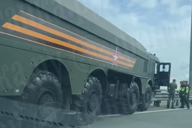 Поспішав на репетицію параду: у російському Петербурзі трапилася ДТП з 'Іскандером'. Відео
