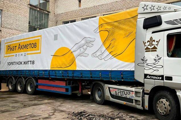 Фонд Ріната Ахметова відправив проднабори для маріупольців у Черкасах і Вінниці