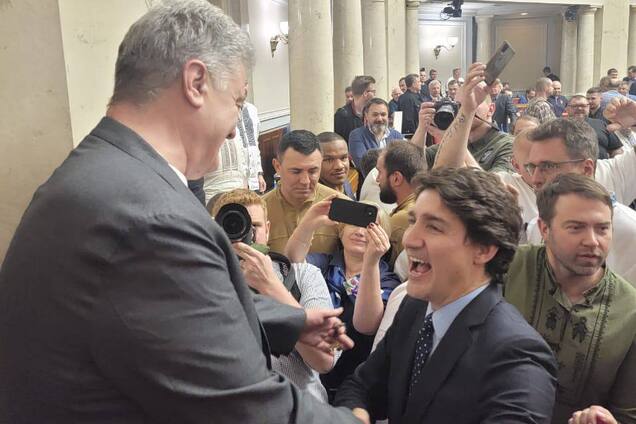 Порошенко поблагодарил Трюдо за поддержку Украины