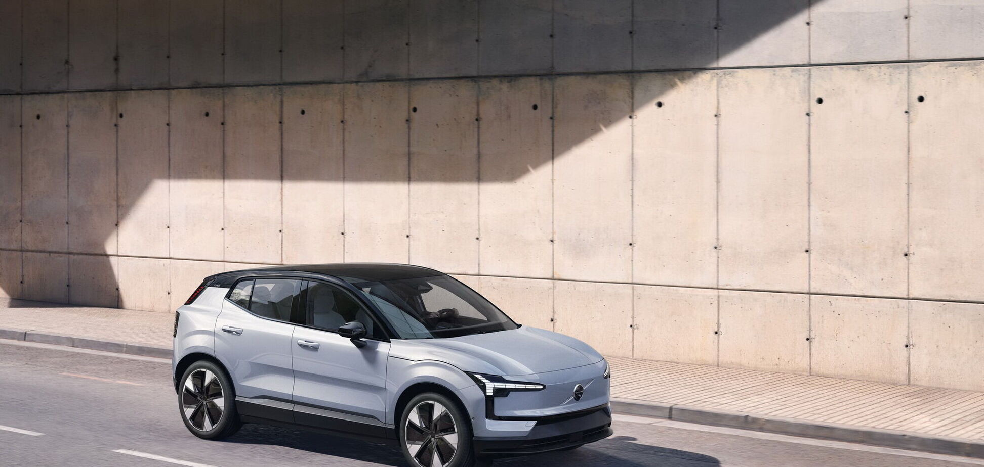 Volvo презентував новий електричний кросовер EX30