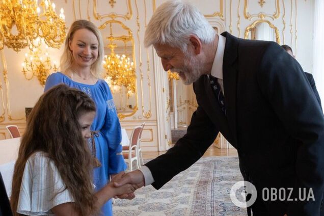 Президент Чехії зустрівся з українською дівчинкою, яку зацькували однокласники-прихильники РФ