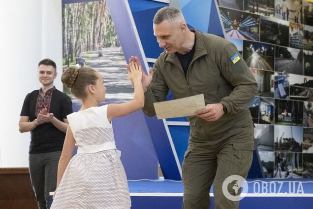 Кличко вручив талановитим дітям столиці творчі стипендії Київського міського голови. Фото