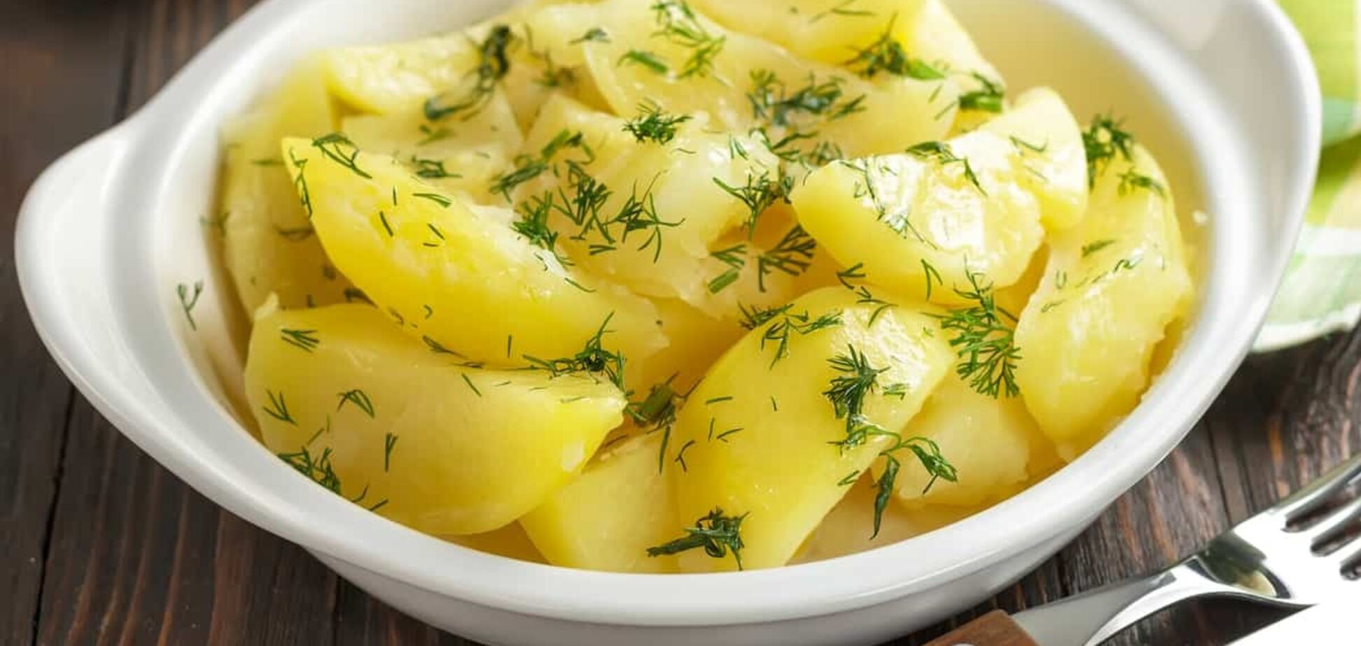 Как вкусно сварить молодой картофель: делимся лучшим рецептом для обеда