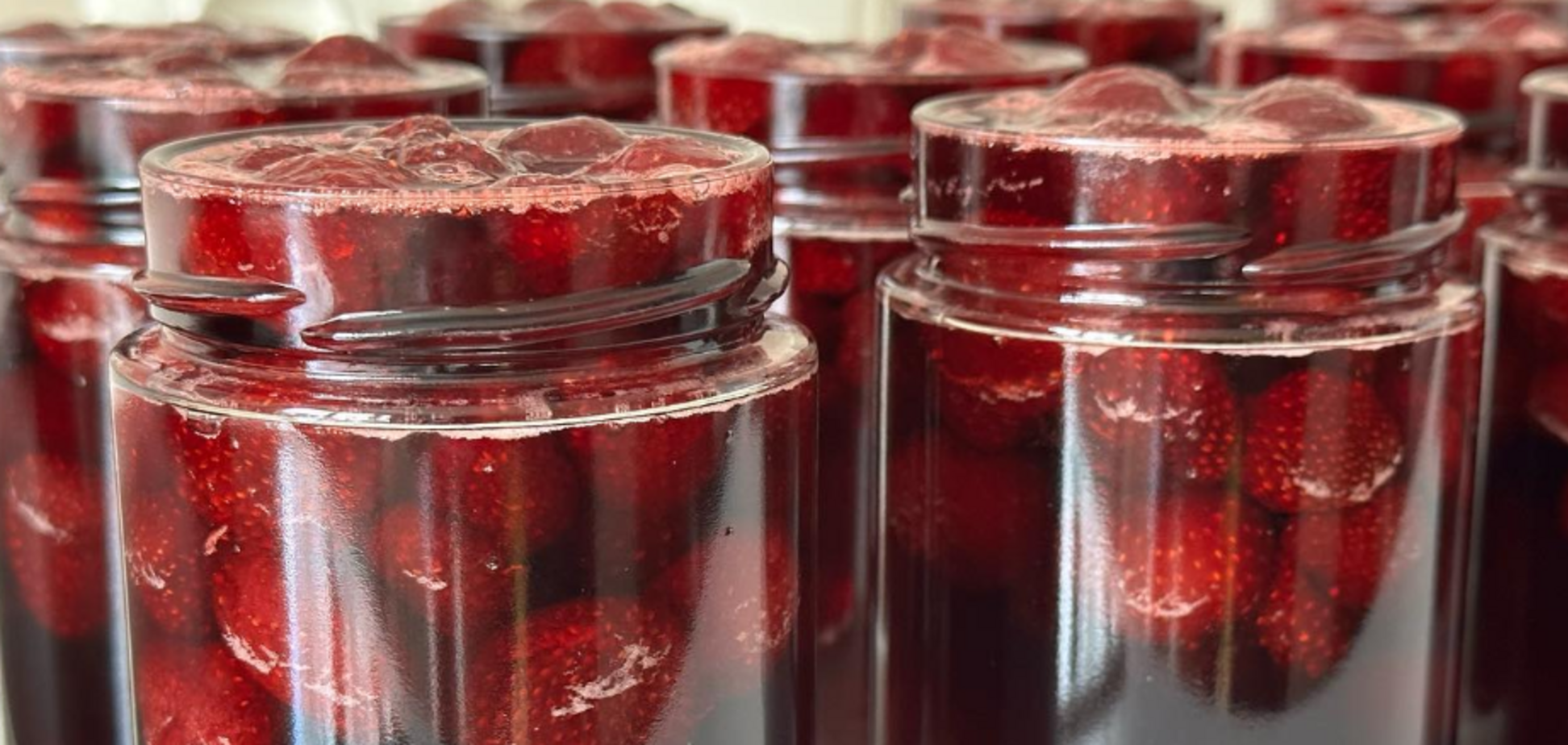 Как правильно варить клубничное варенье, чтобы ягоды оставались целыми: рецепт