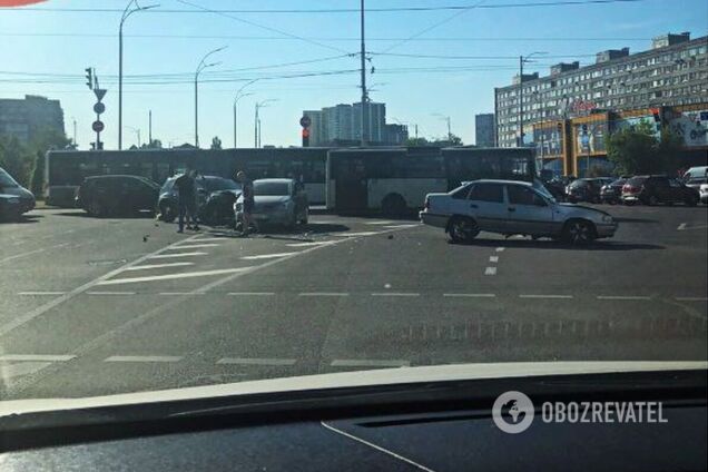 На Дарницкой площади произошла тройная авария