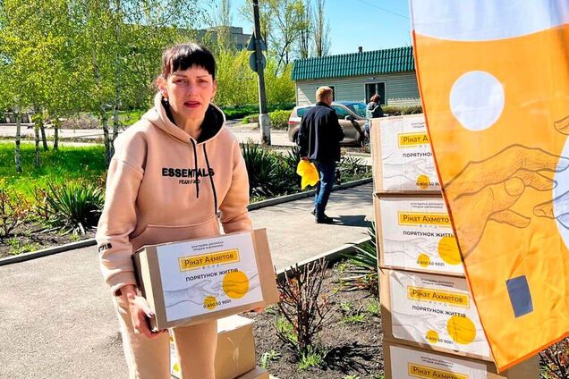 Жителям Мирнограда выдали гуманную помощь от Фонда Рината Ахметова