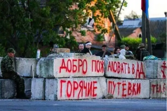 'Грошей немає, але ви тримаєтеся': рф скорочує фінансування ОРДЛО