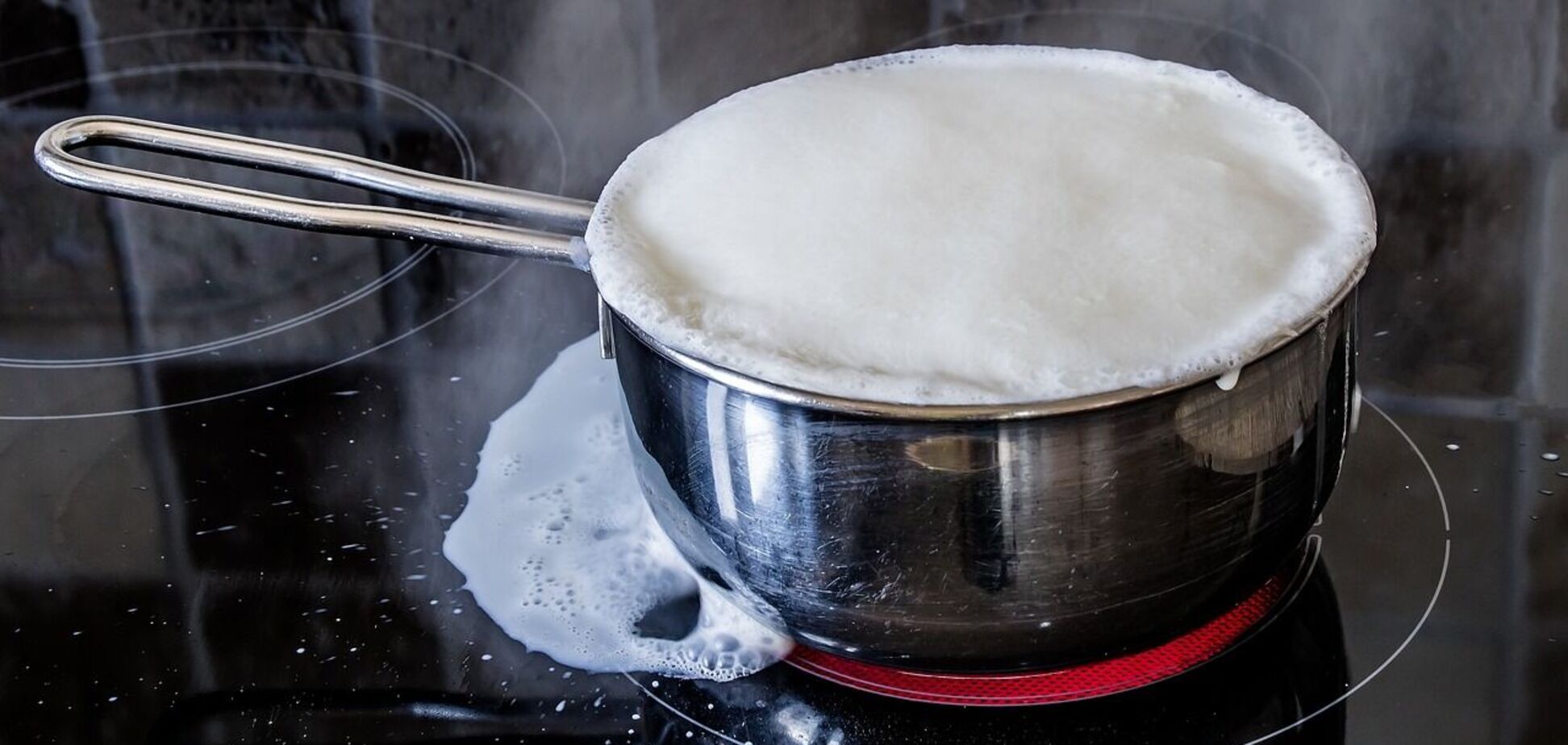 Плита будет блестеть: хитрый трюк, как вымыть кухню в труднодоступных местах