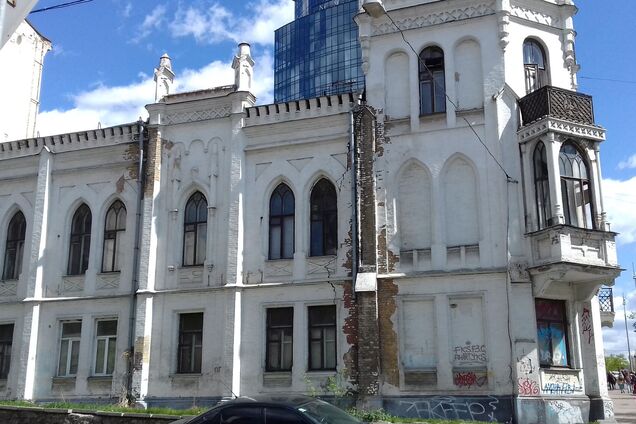 Судова тяганина знищує садибу Терещенка – ЗМІ