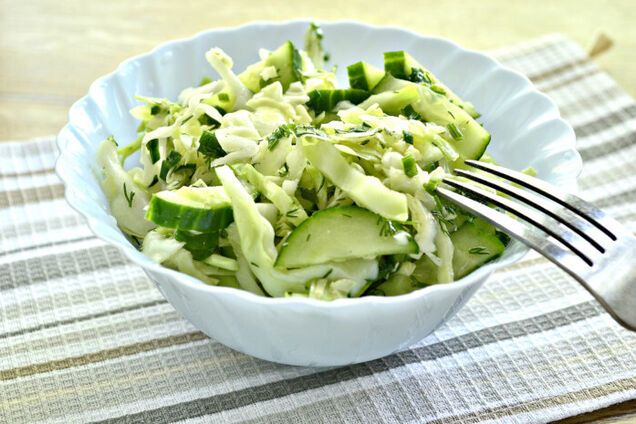 Вкусный салат из молодой капусты