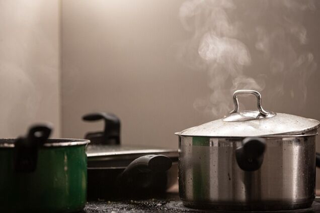 Як без клопоту відмити пригорілу сковороду: дієві методи, які не пошкодять посуд