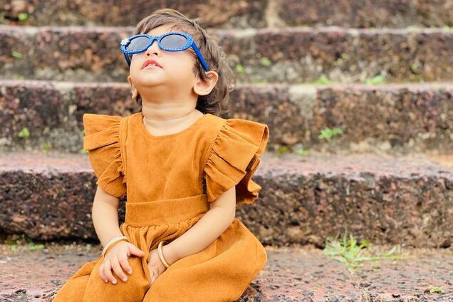 Не дань моде: почему даже маленьким детям нужны солнцезащитные очки и какие выбрать