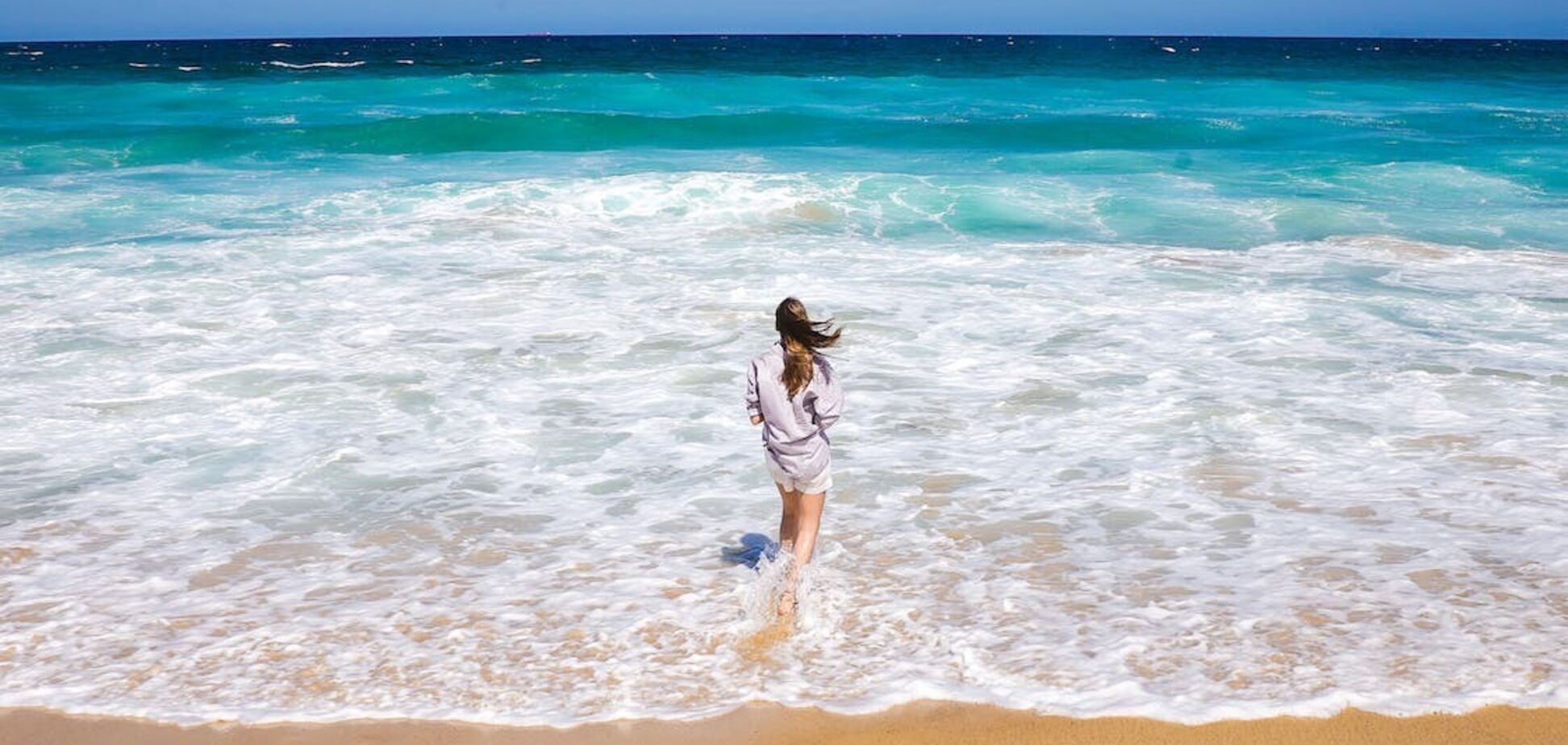 Нужно ли принимать душ после моря: как соленая вода влияет на кожу