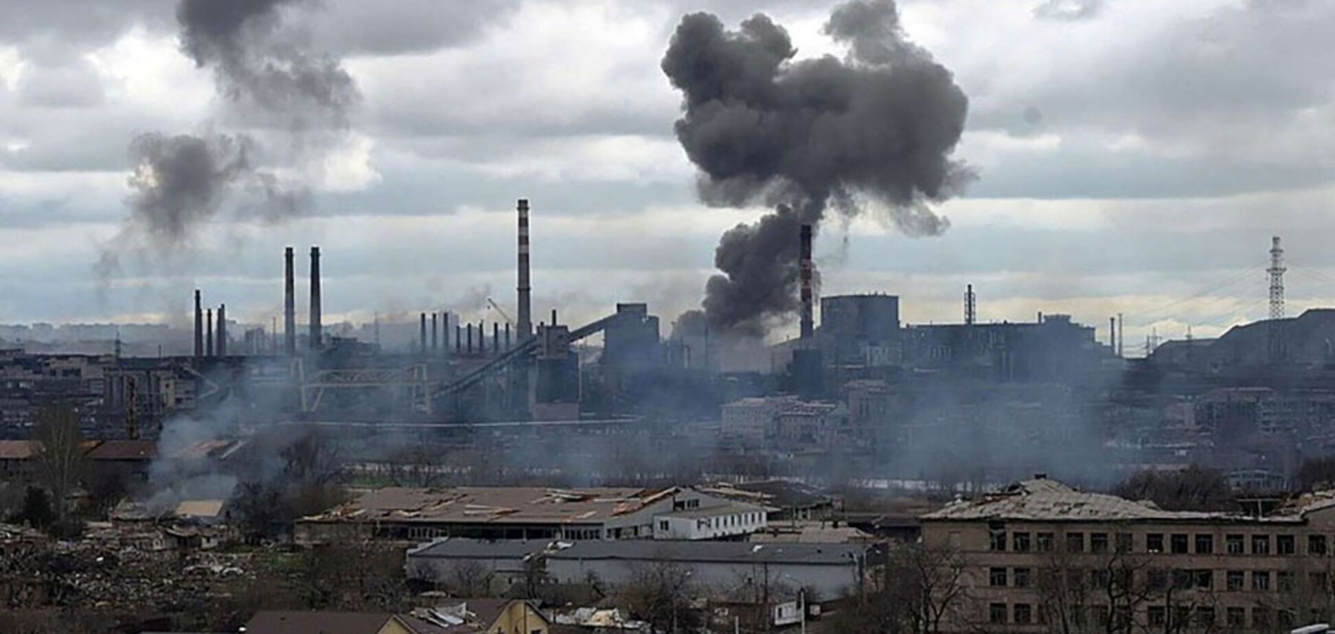 Окупанти вивозять із маріупольських заводів метал і навіть вугілля – ЗМІ