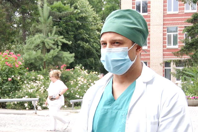 Двоє у важкому стані: медики Дніпра рятують постраждалих після нічного ракетного обстрілу міста