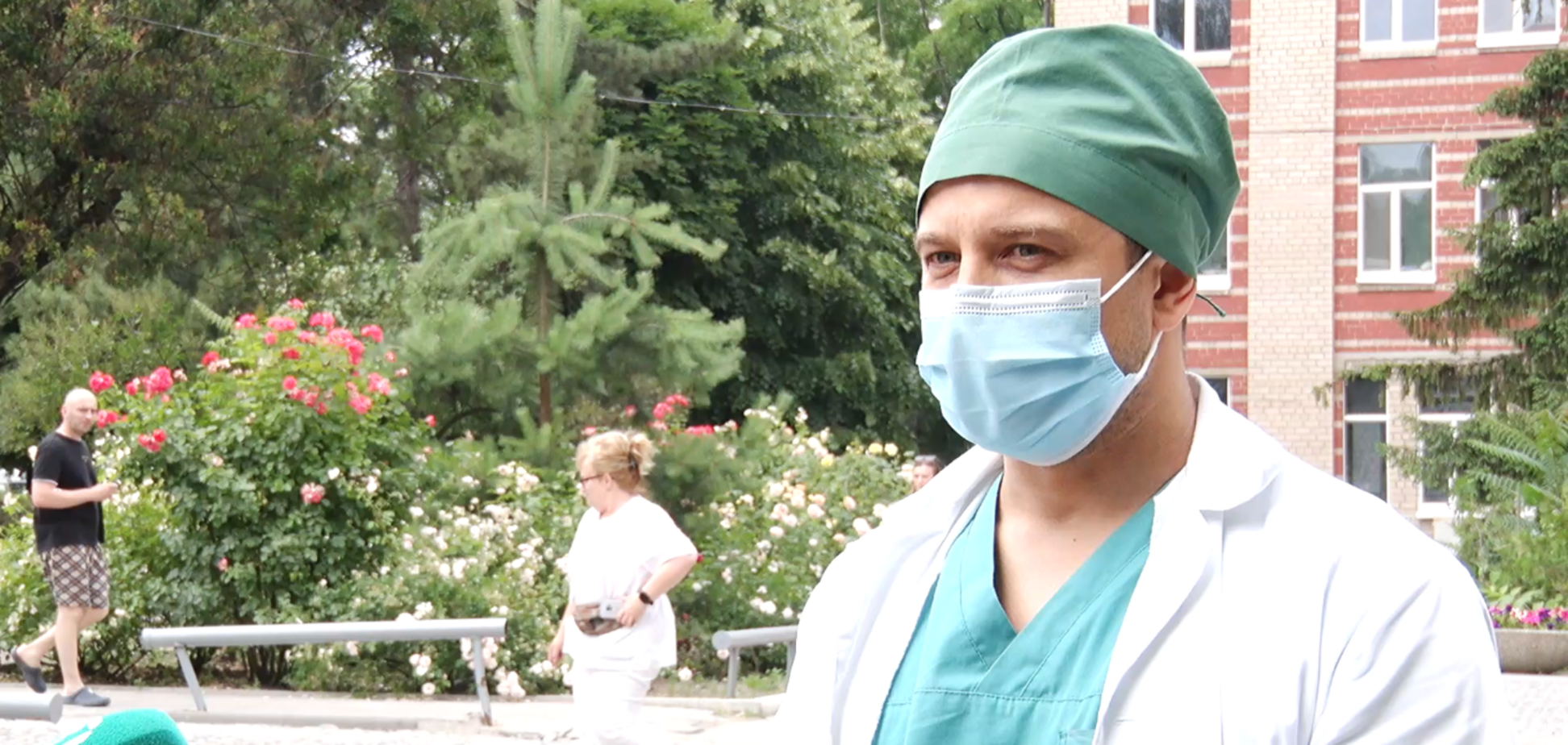 Двоє у важкому стані: медики Дніпра рятують постраждалих після нічного ракетного обстрілу міста