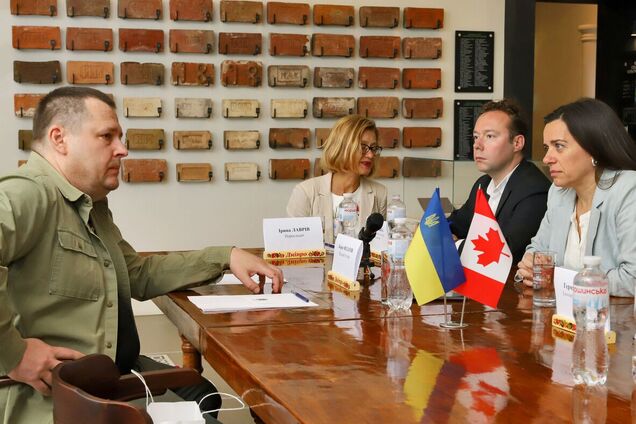Филатов провел встречу с посолкой Канады в Украине Ларисой Галадзой