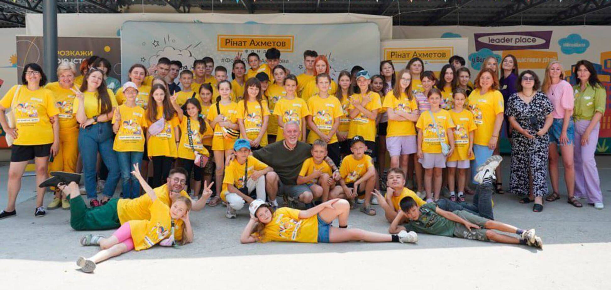 Як створювати цікаві інтерв’ю: Суханов провів майстер-клас для дітей у Блогер Кемпі від Фонду Ріната Ахметова