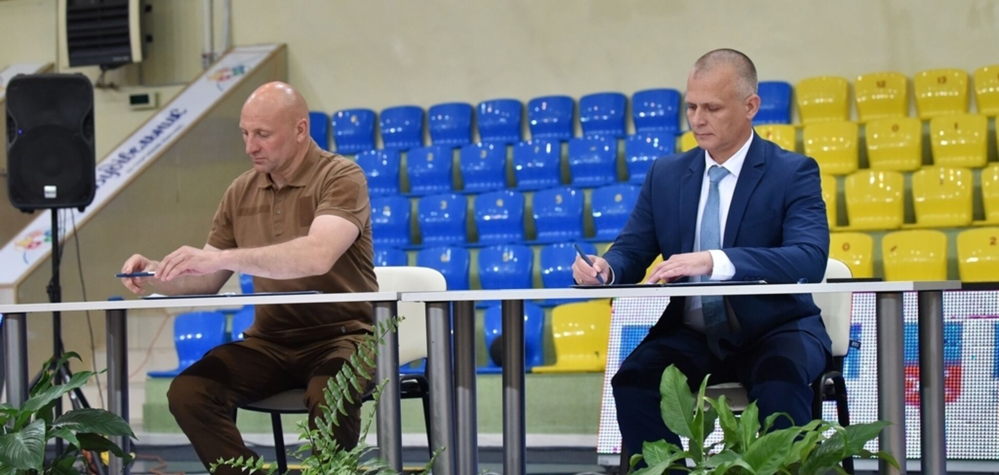Городской голова Черкасс и почетный президент 'Черкасських Мавп' подписали меморандум о сотрудничестве клуба и города