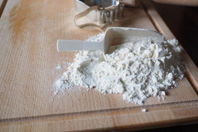 Какой ингредиент нужно добавить в тесто на блины, чтобы они не рвались: делимся лайфхаком