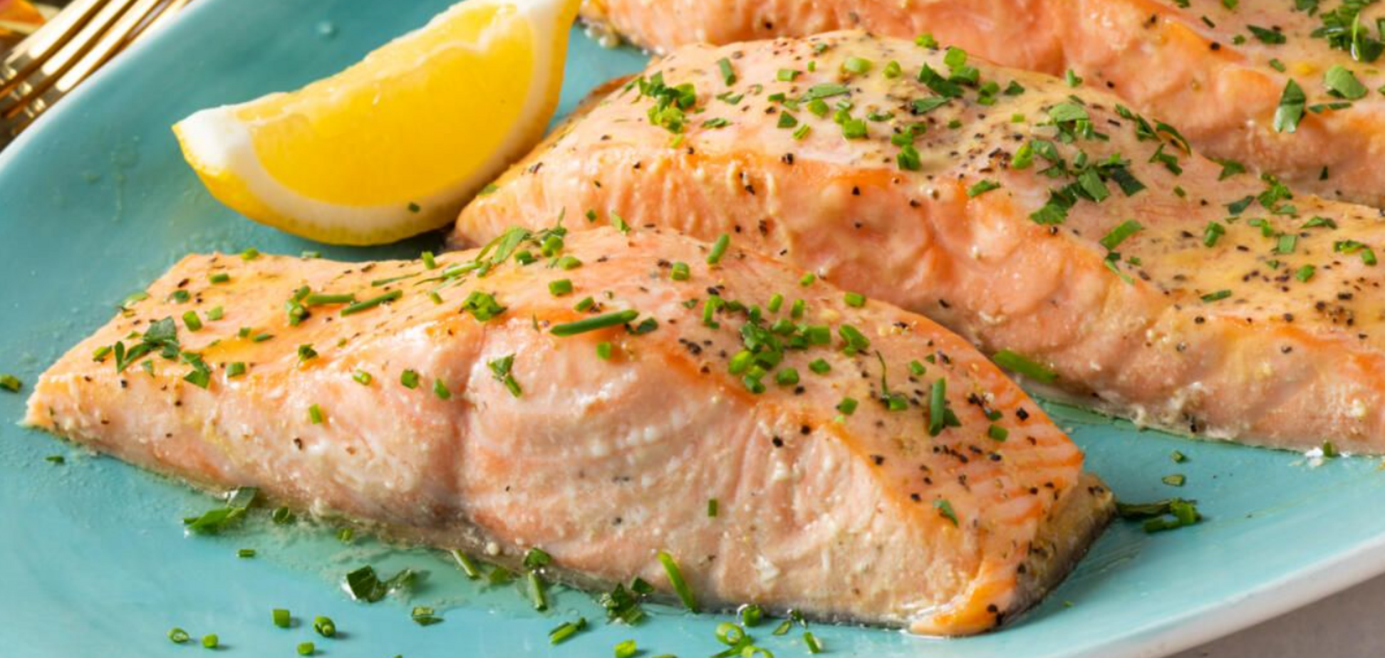 Як смачно запекти червону рибу в духовці: ділимося рецептом легкої страви