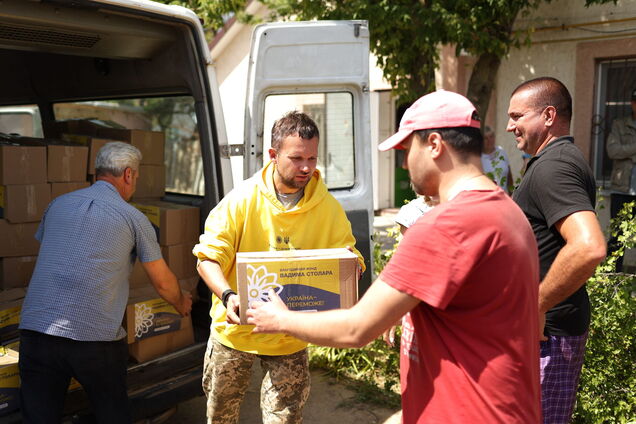 Волонтери Фонду Вадима Столара доставили на Херсонщину воду та продукти