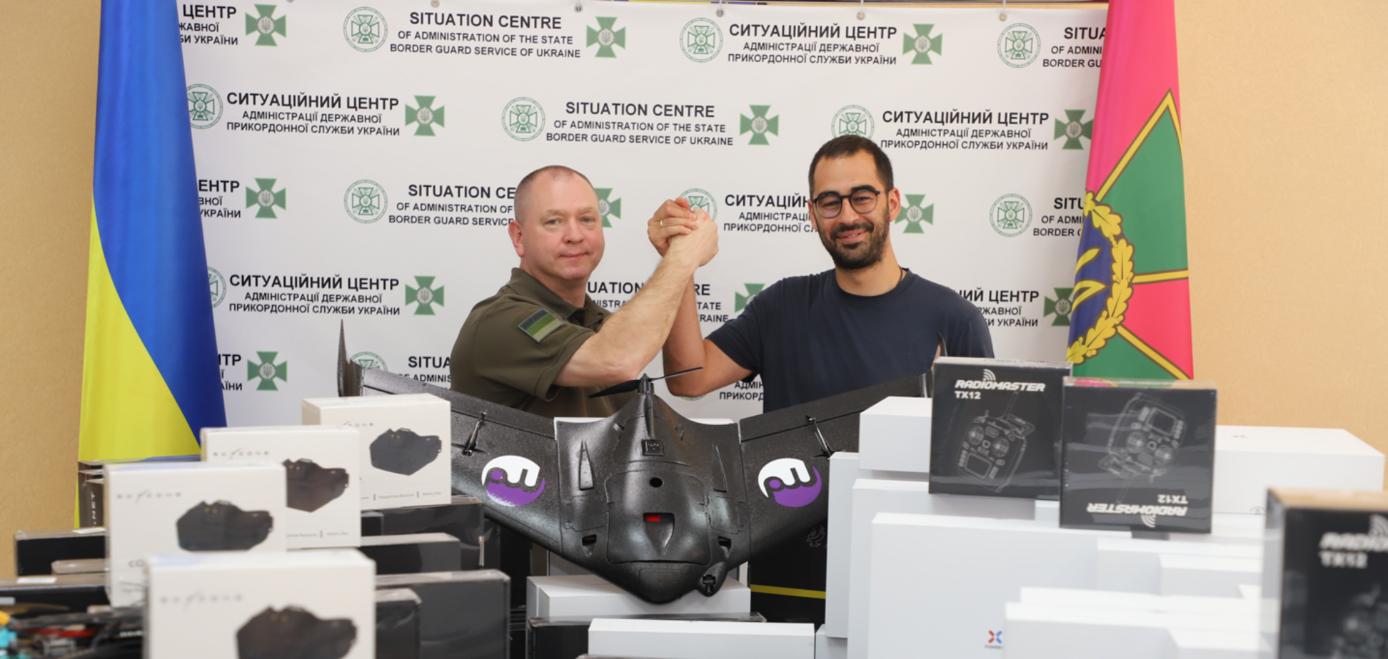 Еще 200 дронов будут уничтожать оккупантов: пограничники получили их от БФ Александра Трухина