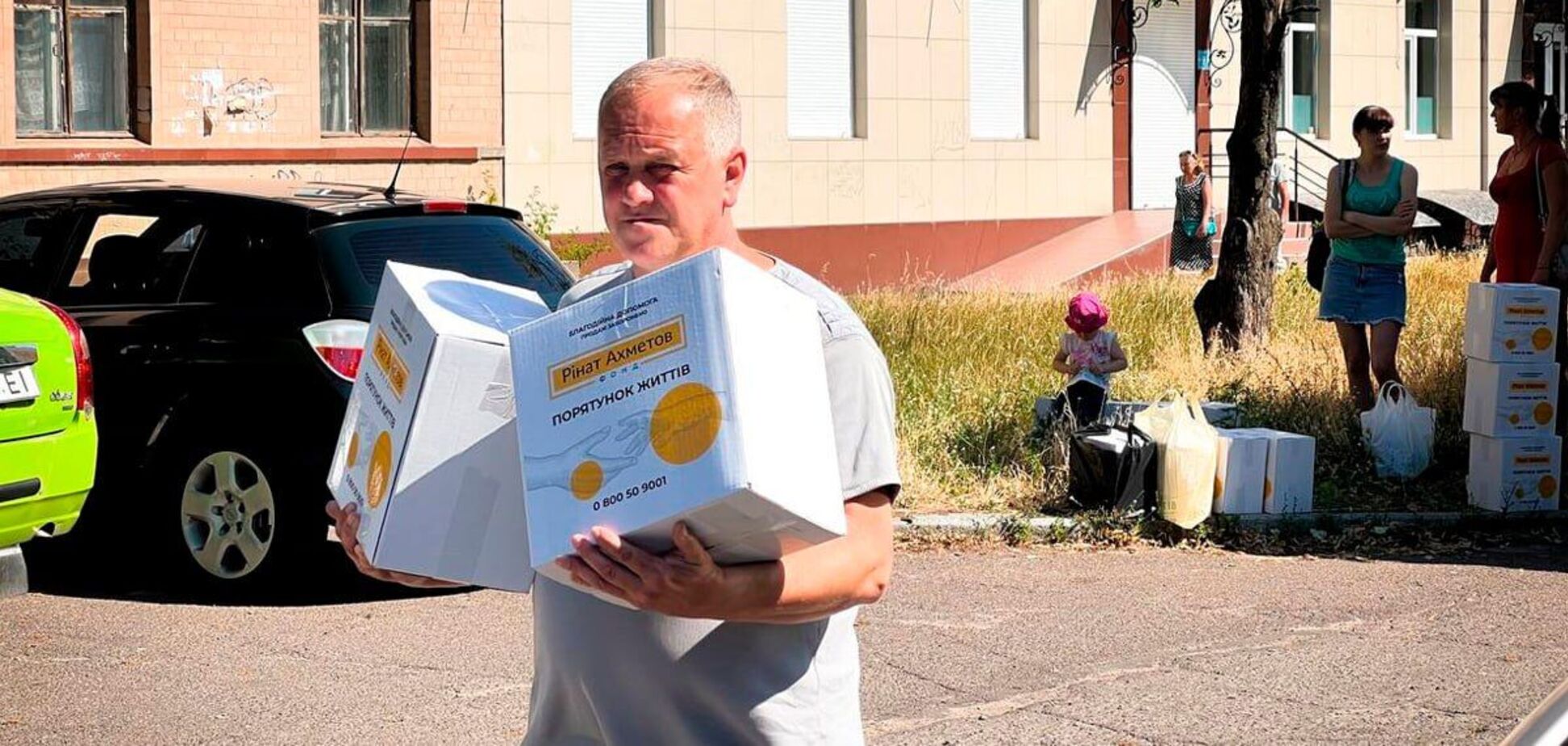 Переселенцям у Черкасах видали гумдопомогу від Фонду Ріната Ахметова