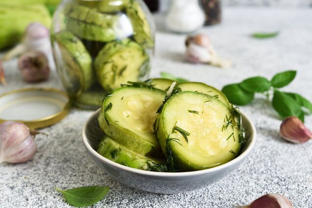 Хрустящие кабачки кружочками на зиму – самый простой рецепт вкусной закуски  | FoodOboz