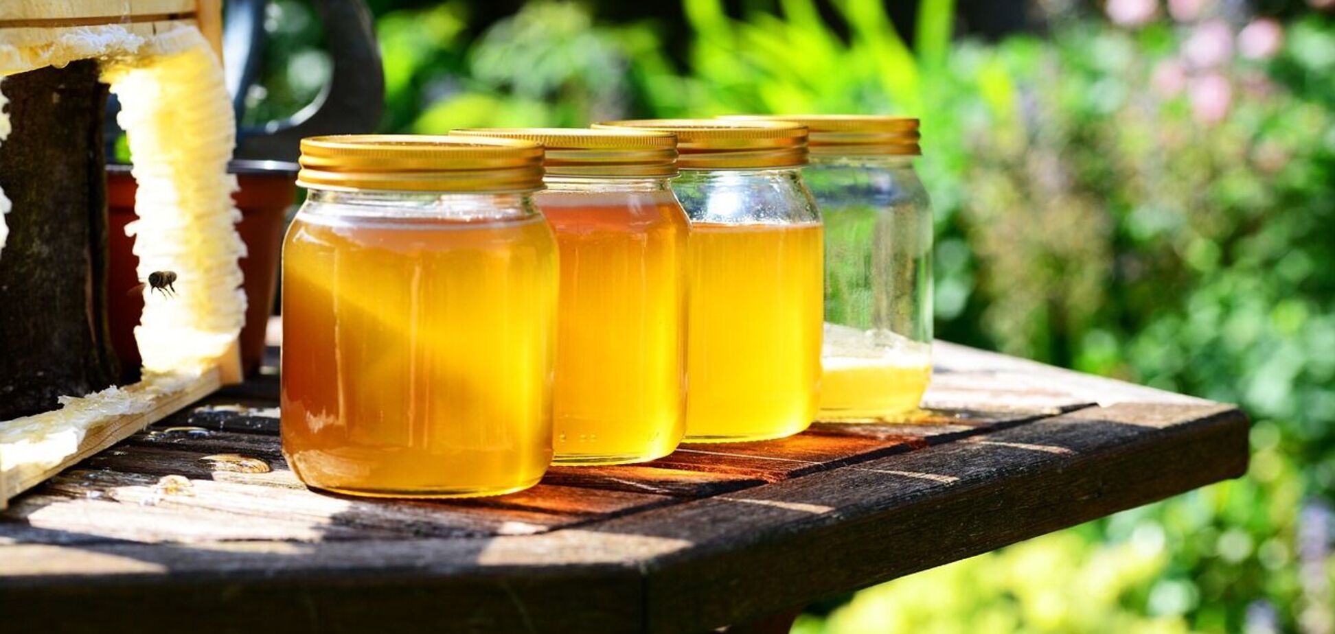Чи можна додавати мед у випічку і чи стає він отруйним: відповідаємо