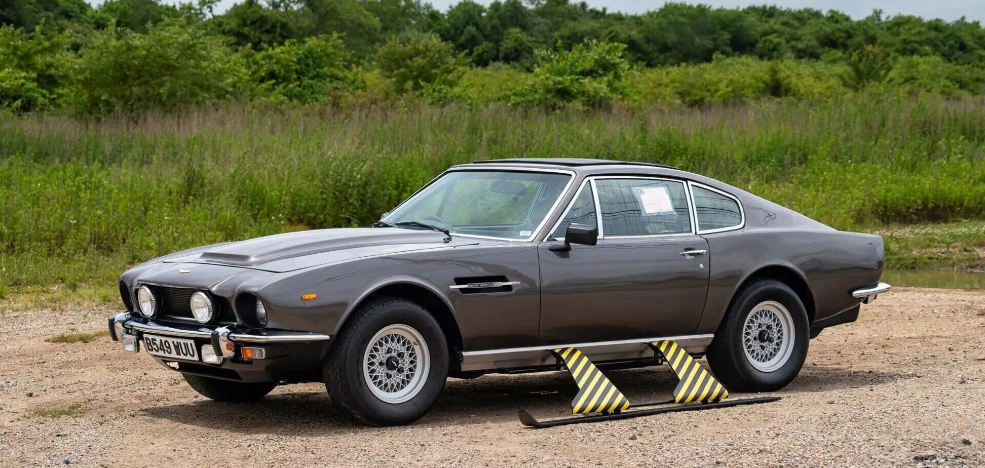 Aston Martin V8 из фильма про Джеймса Бонда выставили на продажу