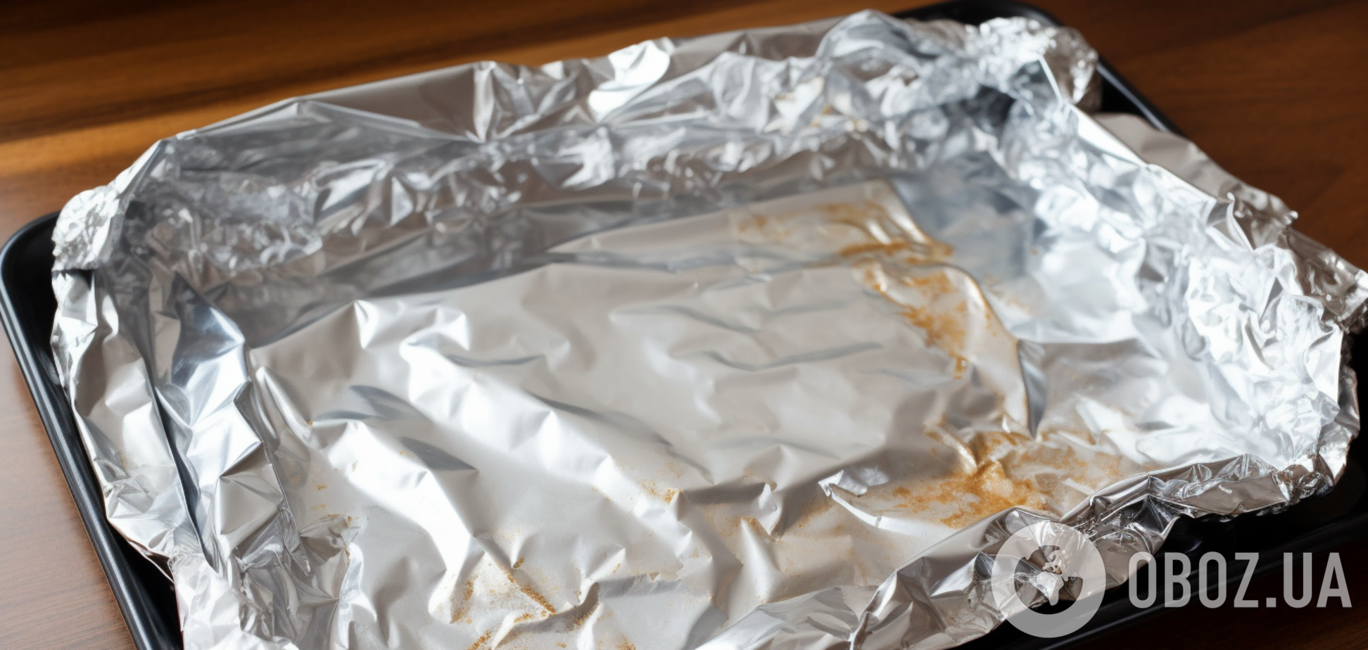 Якою стороною класти фольгу на деко: пояснення