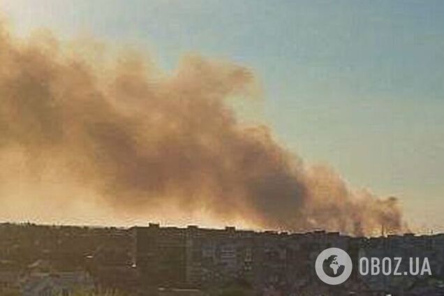 Над городом черный дым: партизаны уничтожили военный склад оккупантов в Мариуполе. Фото