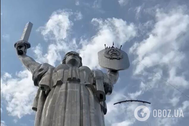 Фахівці готуються до демонтажу радянського герба