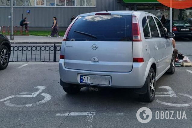 За такую 'парковку' предусмотрена админответственность