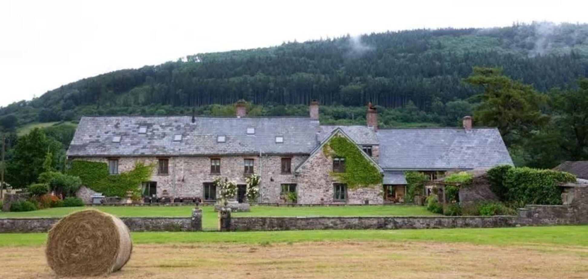 Гніздечко віком у півтисячі років: де усамітнилися принц Вільям і Кейт Мідлтон під час візиту до Вельсу