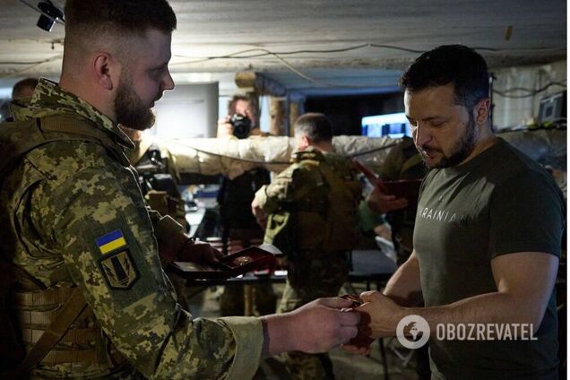 'У ворогів немає шансів': Зеленський показав фото шеврона, який йому подарував воїн ЗСУ під час поїздки на фронт