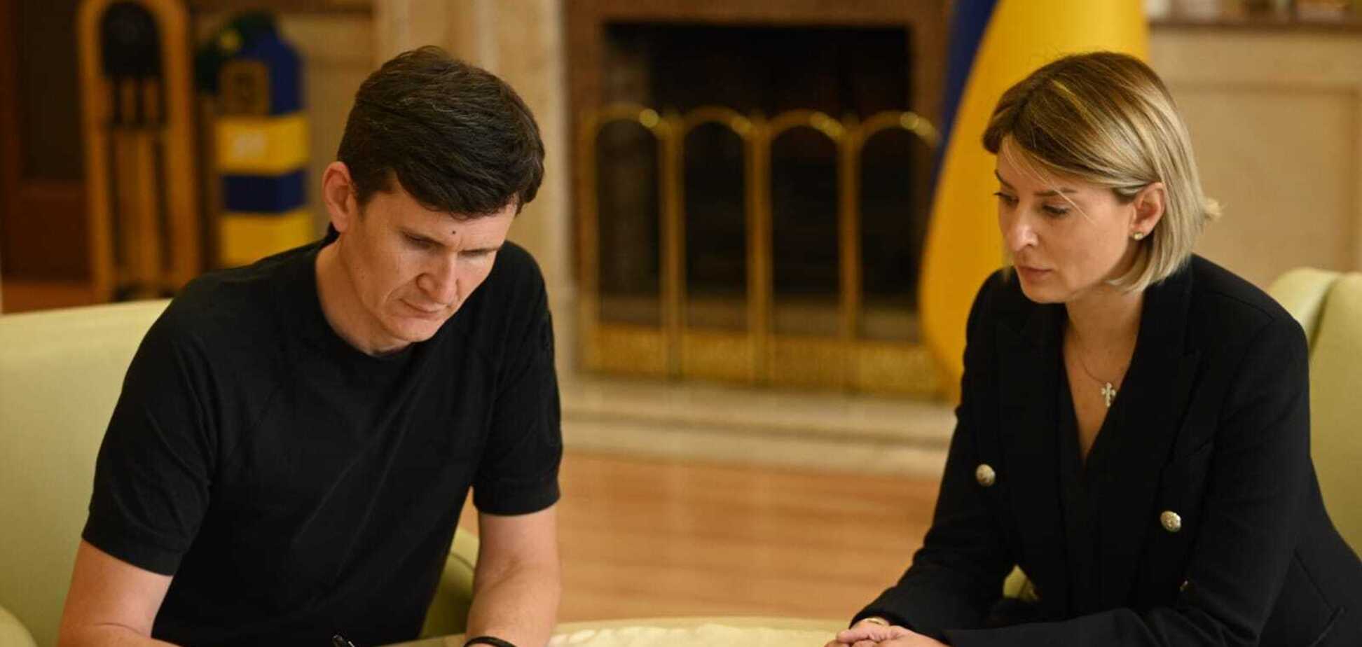 Влада Закарпаття співпрацюватиме з волонтерами задля підтримки сімей загиблих воїнів