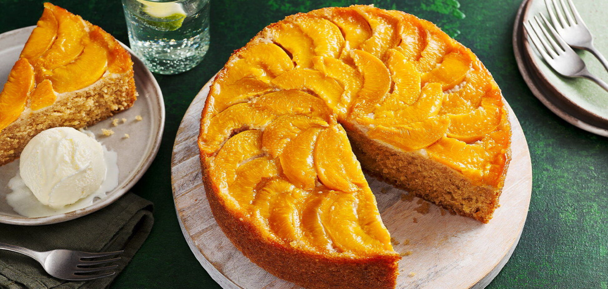 Элементарный персиковый пирог: на чем приготовить бюджетную выпечку