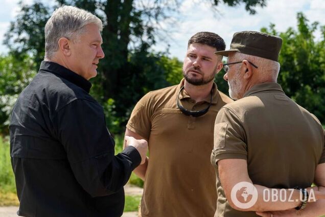 Порошенко передав техніку та обладнання спецпризначенцям 'Азову', які служать на сході. Фото і відео